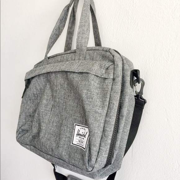 ✨Herschel Travel Weekender Bag in Grey Crosshatch✨ - Picture 2 of 8